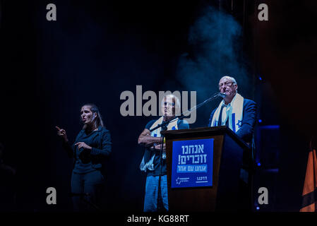 Tel Aviv-Yafo, 4e novembre 2017 : commémoration de Yitzhak Rabin assanitaion il y a 22 ans - sur Kikar Rabin. Le président Rivlin prononce un discours Banque D'Images