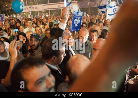 Tel Aviv-Yafo, 4e novembre 2017 : commémoration de l'assassinat de Yitzhak Rabin, il y a 22 ans - sur Kikar Rabin. Banque D'Images