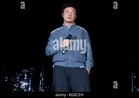 Londres, Royaume-Uni, le 4 novembre, 2017. Eason Chan concert à l'Arena de cuivre dans le cadre de la C'mon In tournée promotionnelle par TOUCH Music Live. Crédit : Calvin Tan/Alamy Live News Banque D'Images