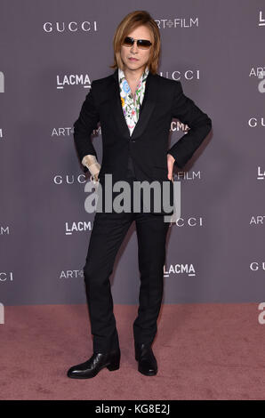 4 novembre 2017 - Los Angeles, Californie, États-Unis - yoshiki arrive pour le lacma art  + film 2017 gala à la Los Angeles County Museum of Art (crédit image : © Lisa o'connor via zuma sur le fil) Banque D'Images