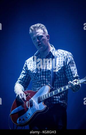 Milan, Bologne 4 novembre 2017 Queens of the Stone age en concert à unipol arena © roberto finizio / alamy live news Banque D'Images