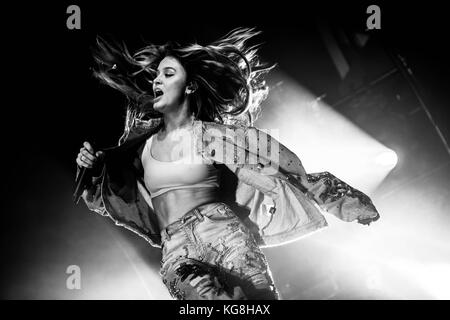 Chanteur et compositeur suédois zara larsson effectue vivent à la fabrique à Milan, Italie, 04 nov 2017 : crédit mairo cinquetti/Alamy live news Banque D'Images