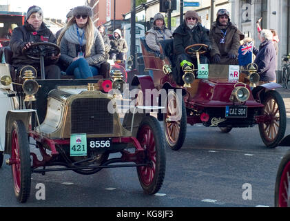 Londres, Royaume-Uni. 05Th nov, 2017. Les participants à l'bonhams Londres à Brighton veteran car run route à travers le sud de Londres, au Royaume-Uni le 5 novembre 2017. copyright photo par Abby deus Crédit : John voos/Alamy live news Banque D'Images