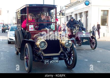 Londres, Royaume-Uni. 05Th nov, 2017. Les participants à l'bonhams Londres à Brighton veteran car run route à travers le sud de Londres, au Royaume-Uni le 5 novembre 2017. copyright photo par Abby deus Crédit : John voos/Alamy live news Banque D'Images