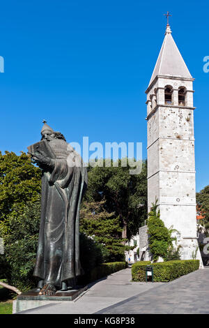 Statue de Grgur Ninski et clocher à Split, Croatie, Dalmacia. Banque D'Images