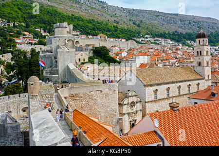 La vieille ville de Dubrovnik - Croatie toits et murs Banque D'Images