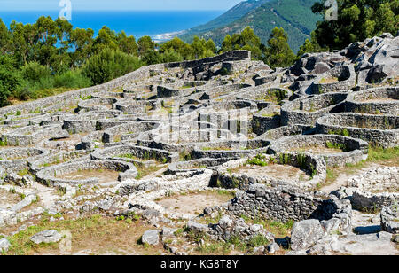 Ruines de l'ancien village celtique à Santa Tecla - Galice, Espagne Banque D'Images