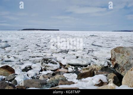 Pack de glace dans la baie, Conception Bay South, à Terre-Neuve-Labrador Banque D'Images