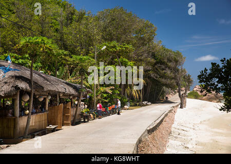 Les Seychelles, La Digue, Anse Formis, côte est, restaurant en bordure de Banque D'Images