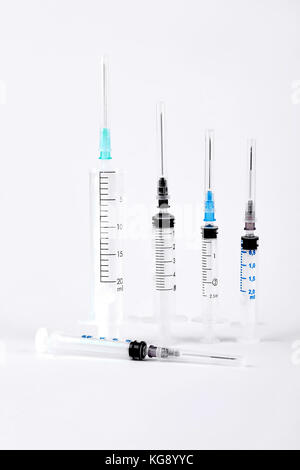 Des matières premières des seringues différentes. Banque D'Images