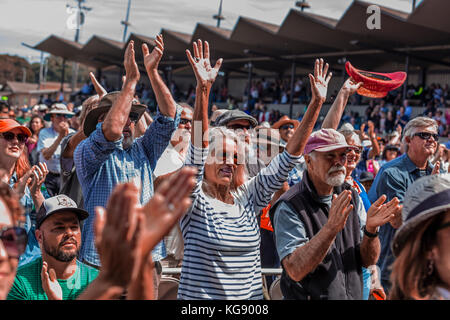 La foule applaudit le groupe colombien périne monsieur - festival de jazz de Monterey, Californie Banque D'Images