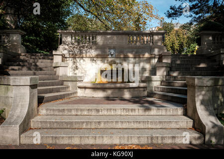 Les Marches Espagnoles et la fontaine de l'escalier, le seul parc à D.C. occupent une rue de la ville. Un passage pour piétons dans le quartier de Kalorama Washington Banque D'Images