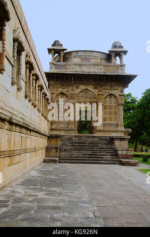Vue extérieure de Jami Masjid (mosquée), Parc archéologique Champaner - Pavagadh protégé par l'UNESCO, Gujarat, Inde. Dates à 1513, construction de plus de 125 y Banque D'Images