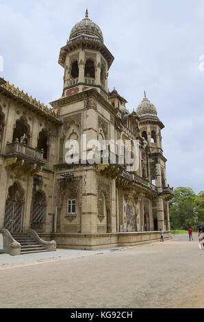 Vue partielle de l'lakshmi vilas palace, a été construit par le Maharaja Sayajirao gaekwad 3ème en 1890, Vadodara (Baroda), Gujarat, Inde Banque D'Images