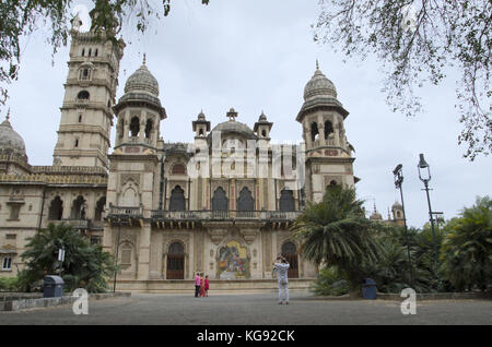 Vue partielle de l'lakshmi vilas palace, a été construit par le Maharaja Sayajirao gaekwad 3ème en 1890, Vadodara (Baroda), Gujarat, Inde Banque D'Images