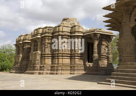 Vue extérieure du temple du soleil. Construit en 1026 - 27 annonce pendant le règne de bhima i de la dynastie des chaulukya, village de modhera du district de mehsana Banque D'Images