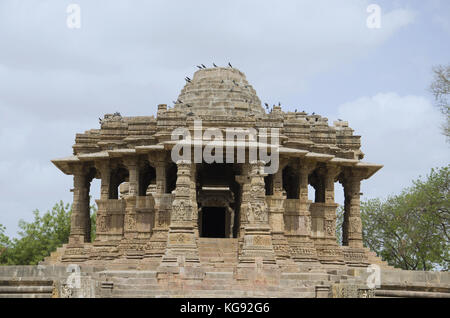 Vue extérieure du temple du soleil. Construit en 1026 - 27 annonce pendant le règne de bhima i de la dynastie des chaulukya, village de modhera du district de mehsana Banque D'Images