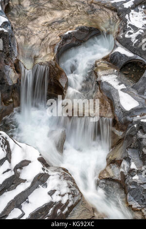 L'ouragan creek qui coule à travers une gorge dans l'oregon est montagnes wallowa. Banque D'Images