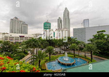 Glorietta 3 Nov 5,2017 - vue sur le parc de l'hôtel Shangri-la, Manila, Philippines Banque D'Images