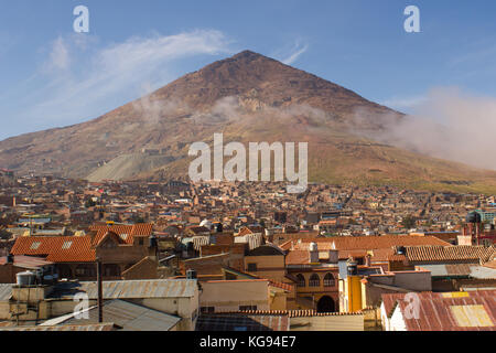 Vue sur le toit à Cerro de Potosi ou Cerro Rico, Potosi, Bolivie Banque D'Images