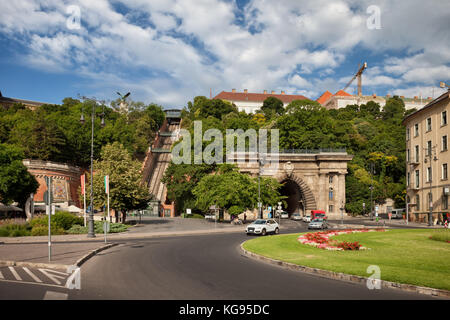 La Hongrie, la ville de Budapest, Adam Clark square, tunnel et la colline du château de Buda funiculaire Banque D'Images