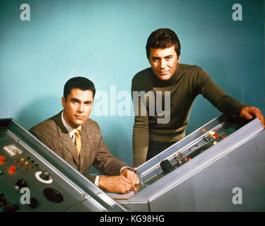 Le TUNNEL TEMPOREL 1966/67 ABC séries TV avec James Darren à droite et Robert Colbert Banque D'Images