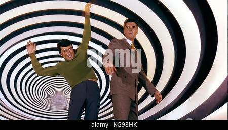 'Time Tunnel' James Darren, Robert Colbert vers 1966 LE TUNNEL TEMPOREL 1966/67 série américaine ABC TV science-fiction avec Robert Colbert à droite comme Dr Douglas Phillips et James Darren comme Dr Anthony Newman Banque D'Images