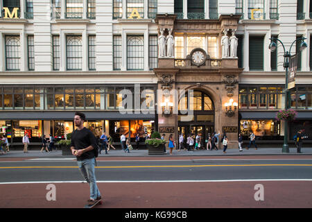 New York City - vue du Macy's Department Store Herald Square sur la 34e rue dans Midtown Manhattan Banque D'Images