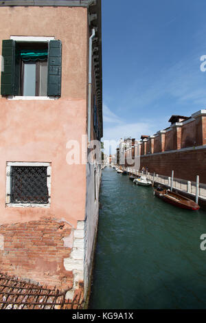 Ville de Venise en Italie. vue pittoresque de la rio de la fornace canal, vu du pont ponte de ca bala. Banque D'Images