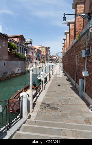 Ville de Venise en Italie. vue pittoresque de la rio de la fornace canal, vu du pont ponte de ca bala. Banque D'Images