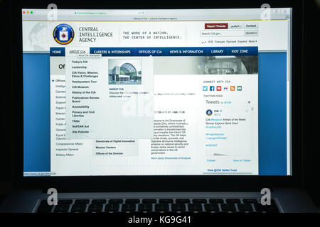 Milan, Italie - 10 août 2017 : page d'accueil du site de la CIA. C'est un service civil de renseignement étranger du gouvernement fédéral des États-Unis. Logo CIA Banque D'Images