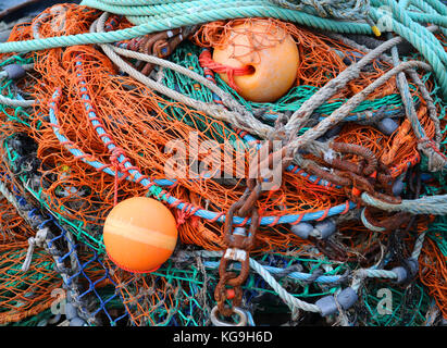 Tas de filets de pêche des bouées et mondiales close up Banque D'Images