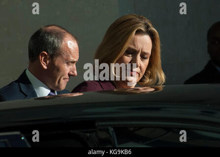 Londres, Royaume-Uni. 05Th nov, 2017. Orange rudd quitte la bbc après être apparu sur l'Andrew Marr show. crédit : johnny armstead/Alamy live news Banque D'Images