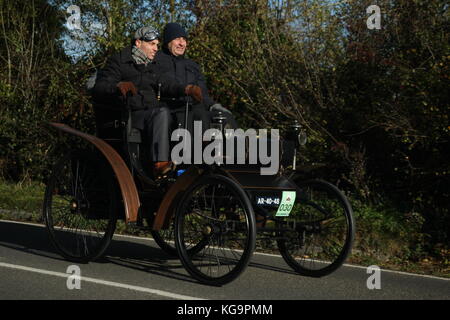 Sussex, UK. 5Th nov 2017.Cette peugot autour de 18 des centaines de voitures pré-1905 veteran prendre part à l'assemblée annuelle de Londres Brighton exécuter. crédit : Roland ravenhill/Alamy live news Banque D'Images