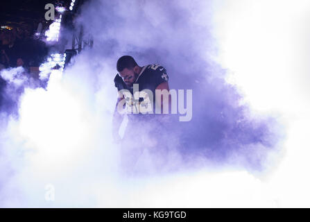 En Floride, aux États-Unis. 5Th Nov, 2017. LOREN ELLIOTT | fois .New Orleans Saints d'utiliser de nouveau Mark Ingram (22) tient le terrain avant un match de la NFL entre les Tampa Bay Buccaneers et New Orleans Saints à la Mercedes-Benz Superdome à La Nouvelle-Orléans, Louisiane, le dimanche, Novembre 5, 2017. Credit : Loren Elliott/Tampa Bay Times/ZUMA/Alamy Fil Live News Banque D'Images