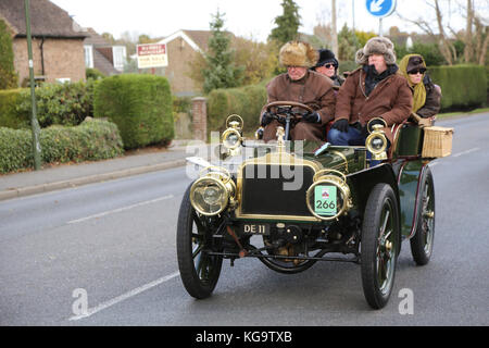 Londres, Royaume-Uni. 5Th Nov, 2017. Vintage car en concurrence dans le Londres à Brighton Vintage Car Rally 2017. Crédit : Richard avis/Alamy Live News Banque D'Images