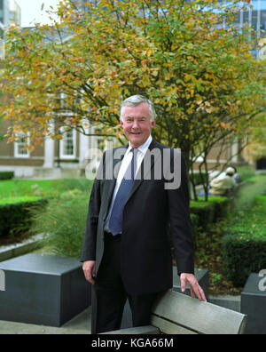 Sir Derek Wanless, Chef du Groupe consultatif scientifique sur la longévité et juridique général, photographié à leurs bureaux dans la ville de Londres. Photo de Michae Banque D'Images