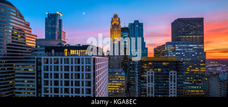 Minneapolis skyline vue depuis le 28e étage de l'immeuble 365 Nicollet. Banque D'Images