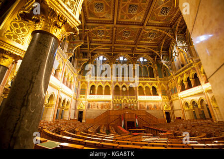Budapest - le 17 septembre 2017 : intérieur de l'édifice du parlement de Budapest chambre de la chambre basse de l'Assemblée nationale. Banque D'Images