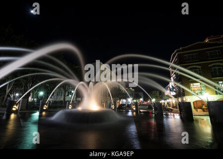 La fontaine de Waterfront Park de Charleston, Sc dans la nuit. Banque D'Images