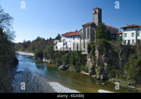 Site de l'UNESCO de Cividale del Friuli : vue sur la vieille ville et la rivière natisone Banque D'Images