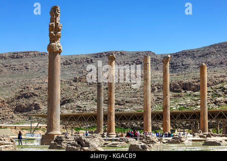 La province du Fars, Shiraz, Iran - 20 avril, 2017 : colonnes d'apadana palace dans la ville de la Perse ancienne Persépolis. Banque D'Images