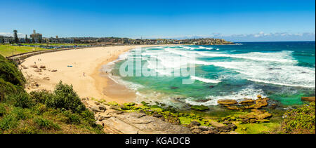 Panorama à grande échelle de la célèbre plage de Bondi à Sydney, NSW, Australie Banque D'Images