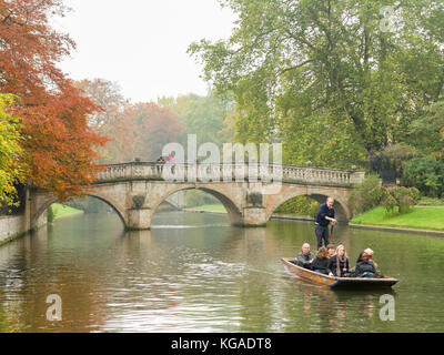 Plates sur la rivière Cam à Cambridge, Angleterre Banque D'Images