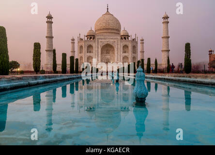 Taj Mahal au coucher du soleil, Agra, Inde Banque D'Images