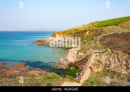 La côte sud-ouest sur le sentier de la péninsule de roseland à Cornwall, Angleterre, Grande-Bretagne, Royaume-Uni. Banque D'Images