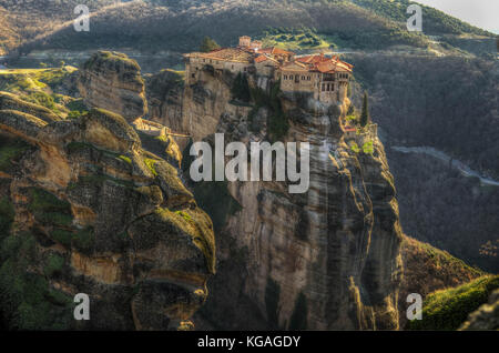 Meteora,ce phénomène géologique unique est situé dans le paysage à couper le souffle.kalabaka et le besoin des gens de se rapprocher de Dieu attire Banque D'Images