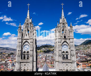 Vue imprenable sur la tour de l'horloge 1 Place de la basilique del voto Nacional, Quito, Équateur Banque D'Images