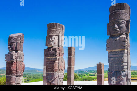 Statues Guerrier toltèque en tête de la pyramide de Quetzalcoatl, site archéologique de Tula, Mexique Banque D'Images