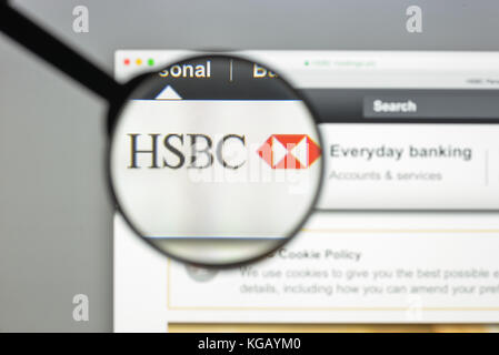Milan, Italie - 10 août 2017 : page d'accueil du site Web de la banque HSBC. Elle fait partie d'une holding multinationale britannique-hongkongaise de services bancaires et financiers COM Banque D'Images